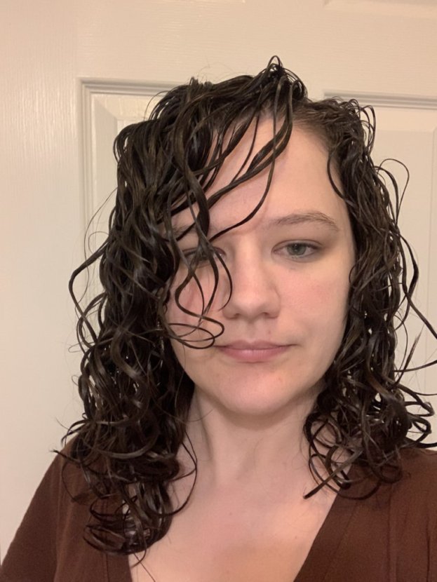 Wavy hair in a gel cast
